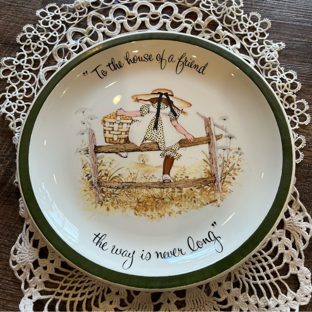 Vintage Holly Hobbie Collector Plate 1970s “To the House of a Friend”